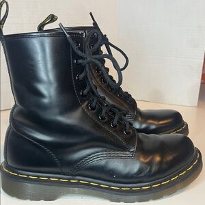 Dr. Martens Shiny Black Lace-Up Boots with Yellow Stitching sz 8